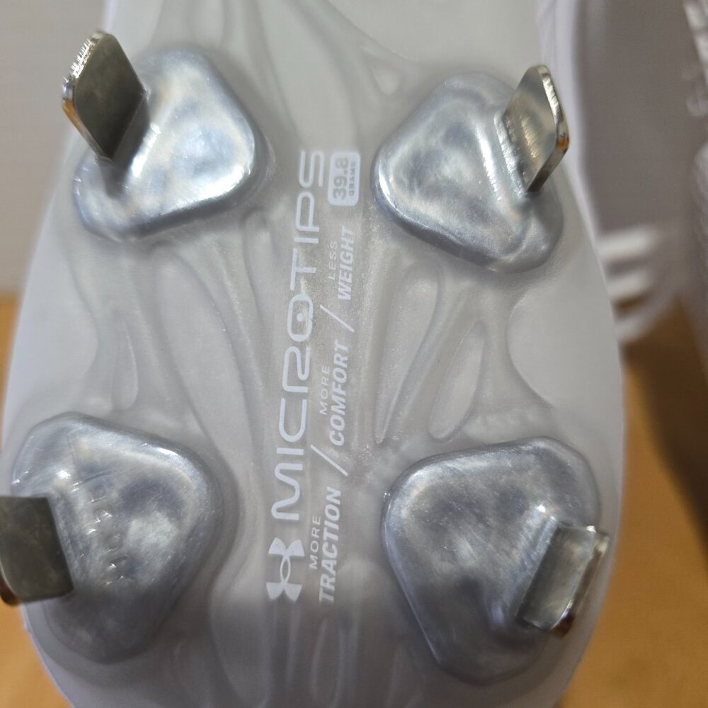 Under Armour Women's Microtips Plush Pocket Metal Cleats‎ White Sz 7.5 NWOT - Picture 6 of 7